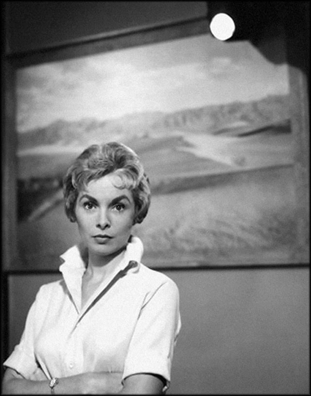Wonderful Behind-the-Scenes Photos from the Set of Alfred Hitchcock's Psycho (1960)
