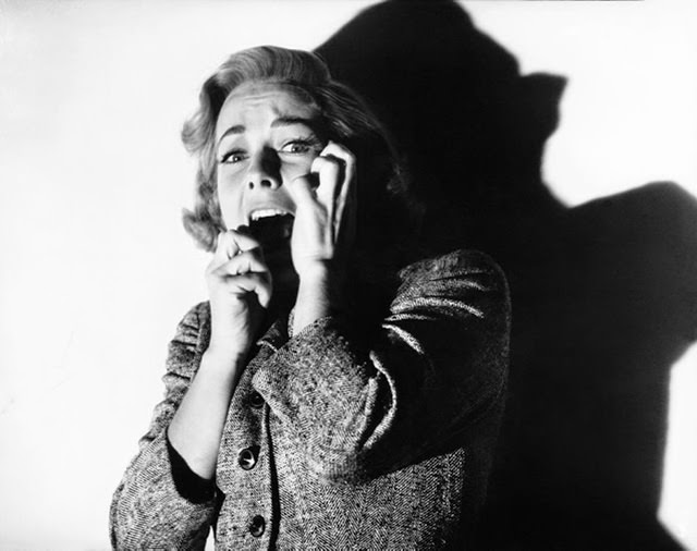 Wonderful Behind-the-Scenes Photos from the Set of Alfred Hitchcock's Psycho (1960)