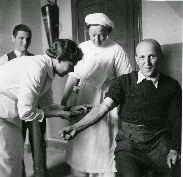 Interesting Historical Photos Show Life in a Refugee Camp in Småland, Sweden During World War II