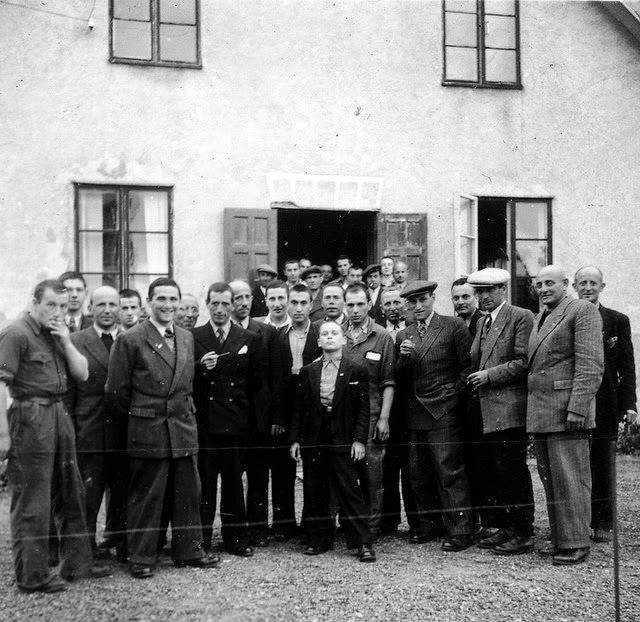 Interesting Historical Photos Show Life in a Refugee Camp in Småland, Sweden During World War II