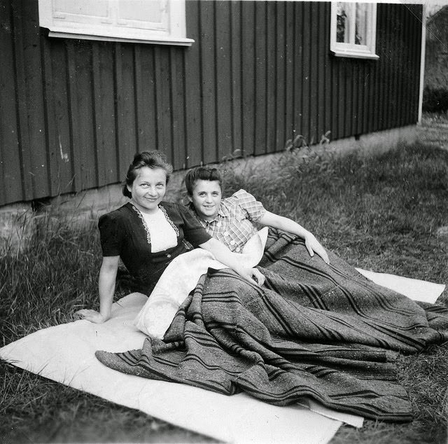 Interesting Historical Photos Show Life in a Refugee Camp in Småland, Sweden During World War II