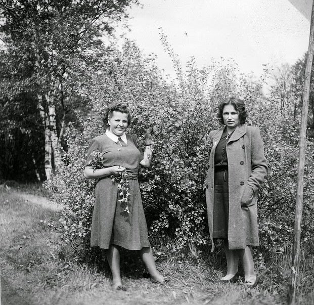 Interesting Historical Photos Show Life in a Refugee Camp in Småland, Sweden During World War II