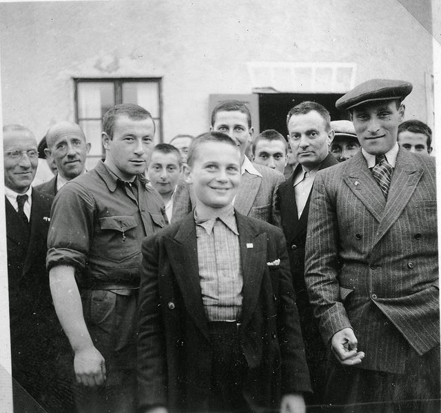 Interesting Historical Photos Show Life in a Refugee Camp in Småland, Sweden During World War II