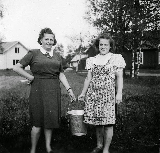 Interesting Historical Photos Show Life in a Refugee Camp in Småland, Sweden During World War II