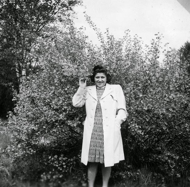 Interesting Historical Photos Show Life in a Refugee Camp in Småland, Sweden During World War II