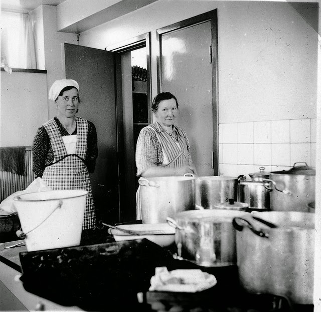 Interesting Historical Photos Show Life in a Refugee Camp in Småland, Sweden During World War II