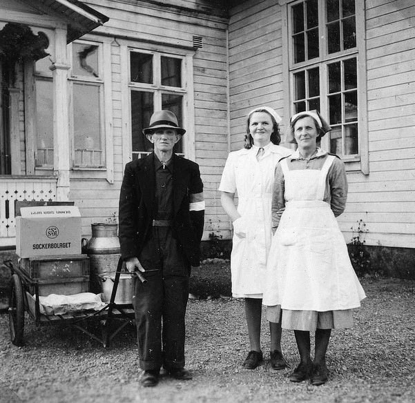Interesting Historical Photos Show Life in a Refugee Camp in Småland, Sweden During World War II