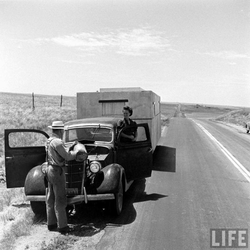 Allan Grant’s Lost Photos from Route 30: A Visual Journey Through Nebraska and Wyoming After World War II