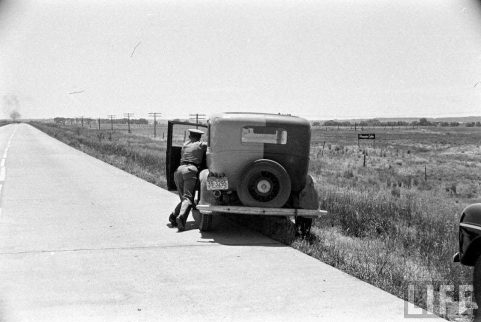 Allan Grant’s Lost Photos from Route 30: A Visual Journey Through Nebraska and Wyoming After World War II