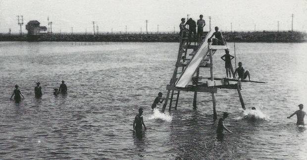 A water slide near Atlantic Highlands, 1913