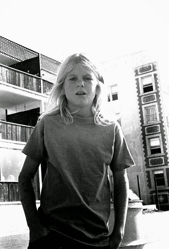 Wonderful Vintage Photographs of Teenagers Hanging Out at Venice Beach in the 1970s