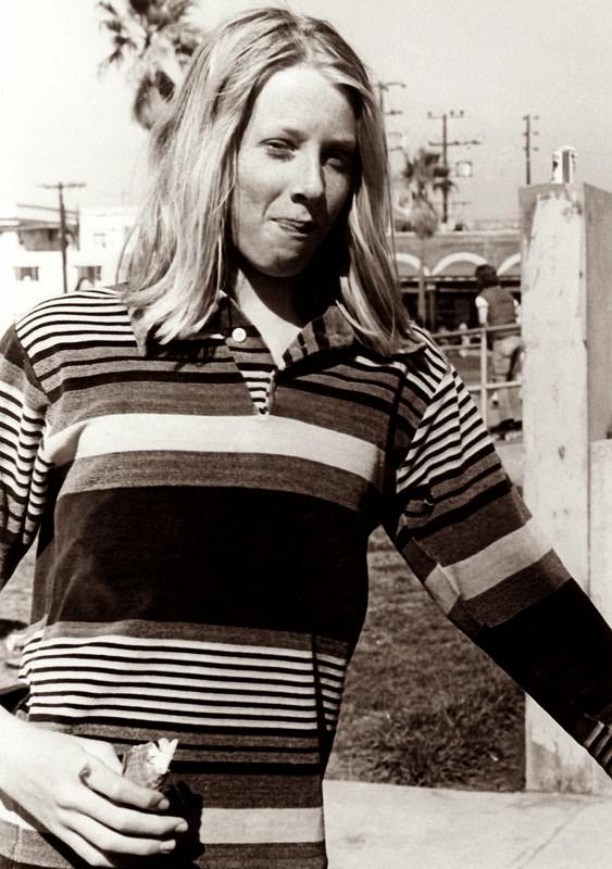 Wonderful Vintage Photographs of Teenagers Hanging Out at Venice Beach in the 1970s