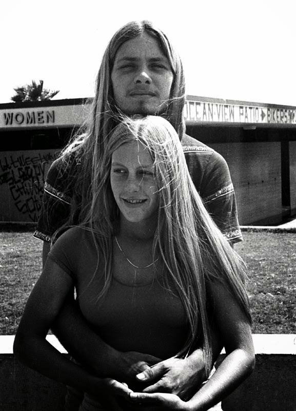 Wonderful Vintage Photographs of Teenagers Hanging Out at Venice Beach in the 1970s
