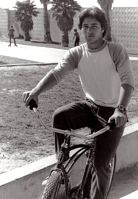 Wonderful Vintage Photographs of Teenagers Hanging Out at Venice Beach in the 1970s
