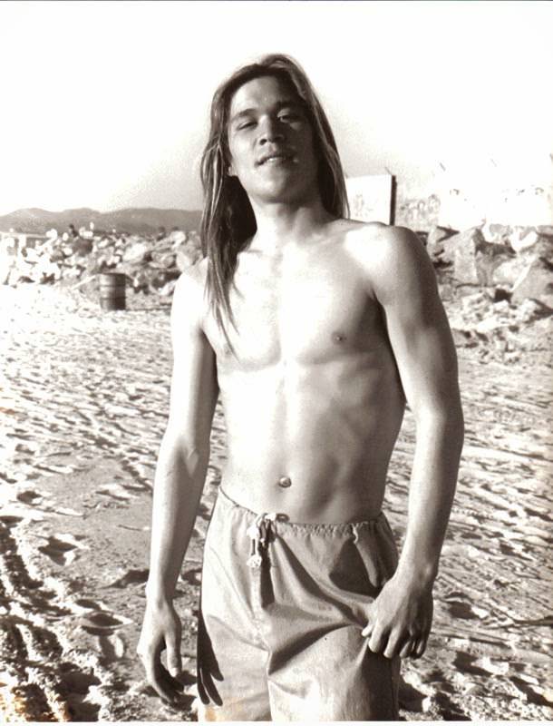 Wonderful Vintage Photographs of Teenagers Hanging Out at Venice Beach in the 1970s