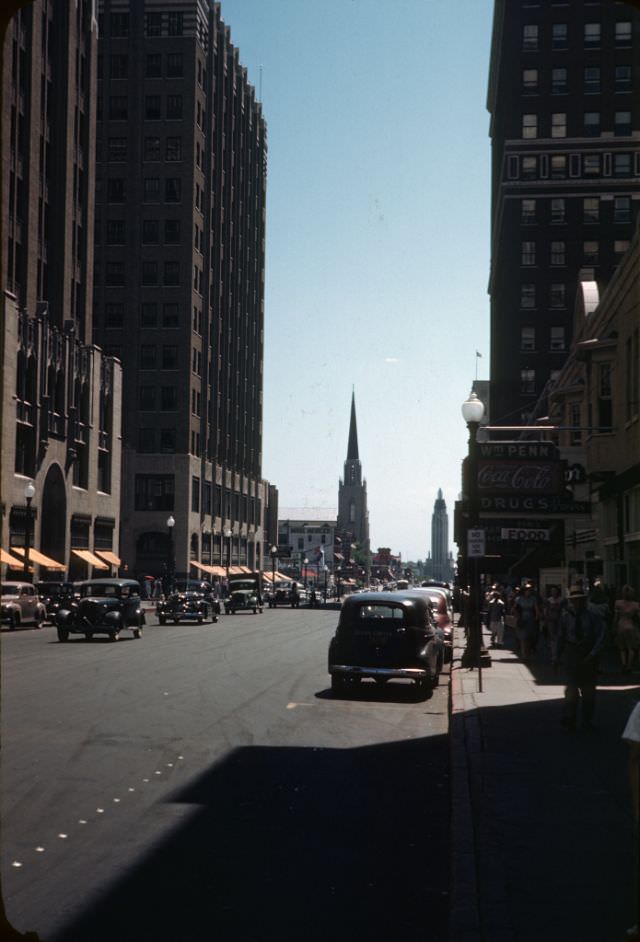 Boston Ave., looking south from 4th St., Tulsa, Oklahoma, 1945