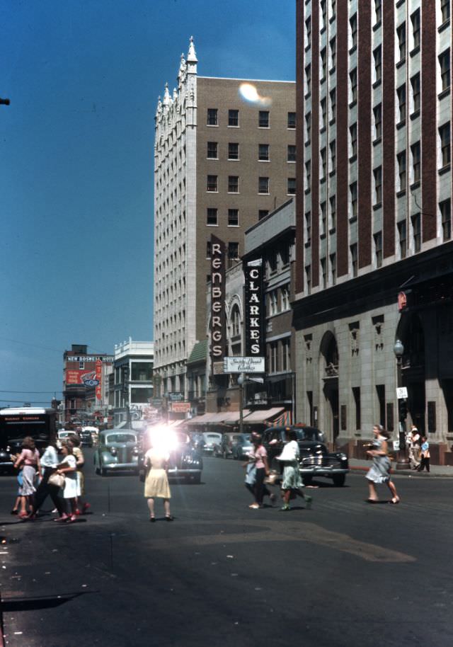 Main St., looking north from 4th St., Tulsa, Oklahoma, 1945