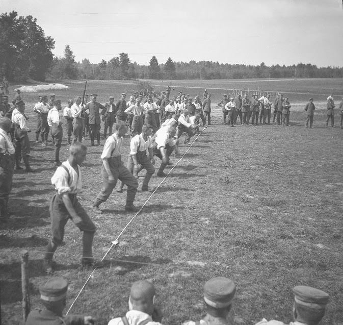 When the Shooting Stopped: Rare Photos of Soldiers of WWI Singing, Playing, and Living
