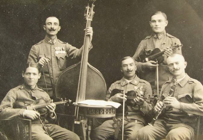 When the Shooting Stopped: Rare Photos of Soldiers of WWI Singing, Playing, and Living
