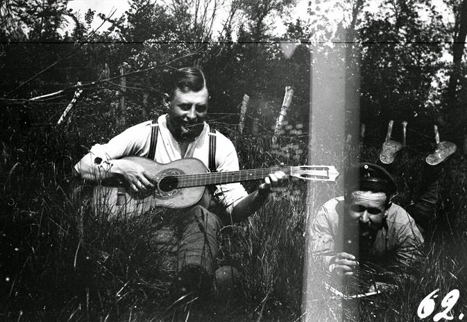 When the Shooting Stopped: Rare Photos of Soldiers of WWI Singing, Playing, and Living