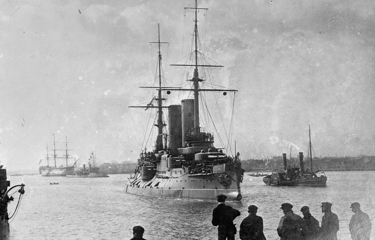 The Russian flagship TSAREVITCH passing HMS VICTORY, circa 1915.