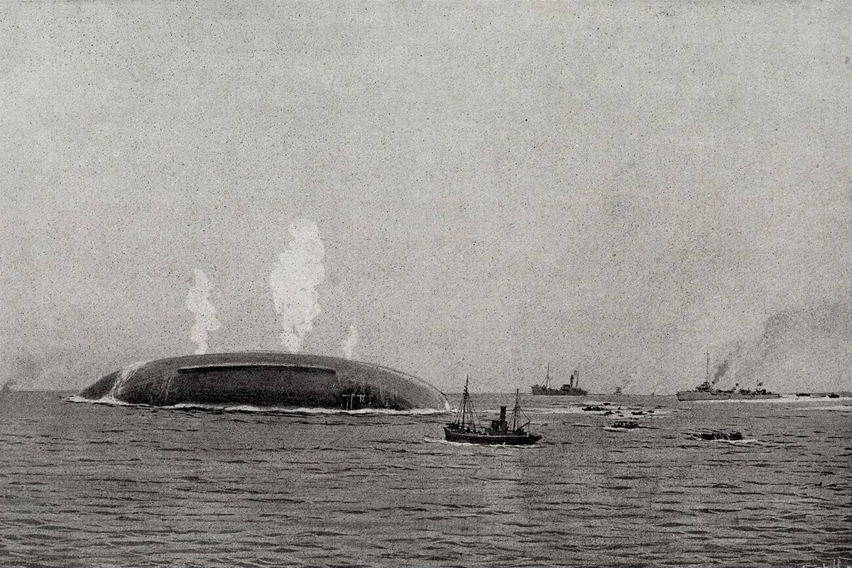 The Gauls Chavier and flows to the cries of Vive la France!, shoots by all the crew on trawlers, torpedo boats and rafts made to the sea, 1914.