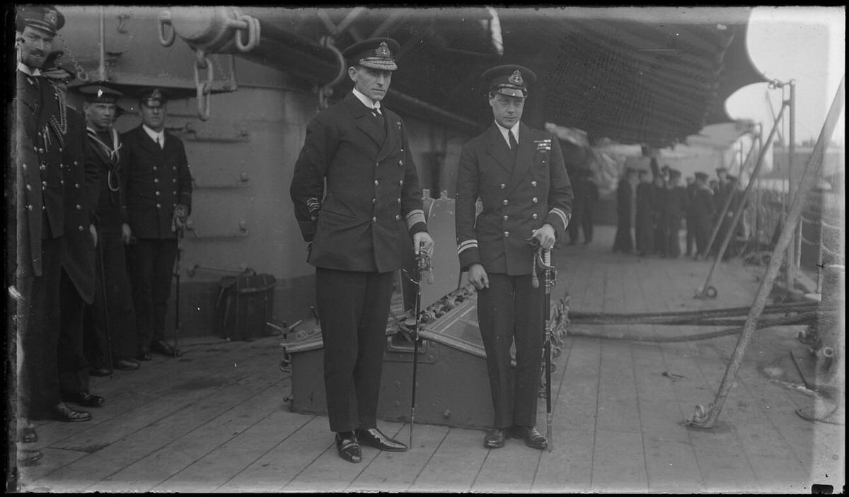Naval men on the deck of a warship in London during World War I, 1918.