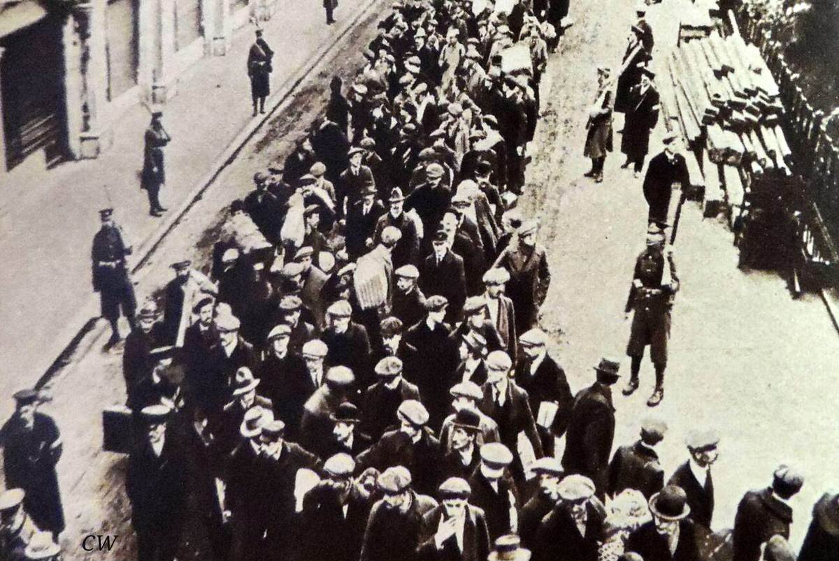 German prisoners of war being led through Southend, UK, 1914.