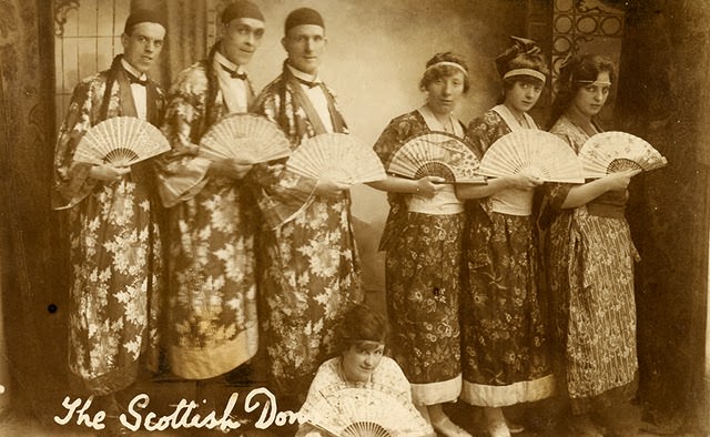 Adorable Vintage Photos of Western Women Wearing Kimonos in the Early 1900s