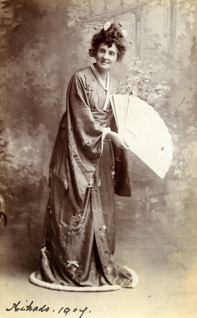 Adorable Vintage Photos of Western Women Wearing Kimonos in the Early 1900s