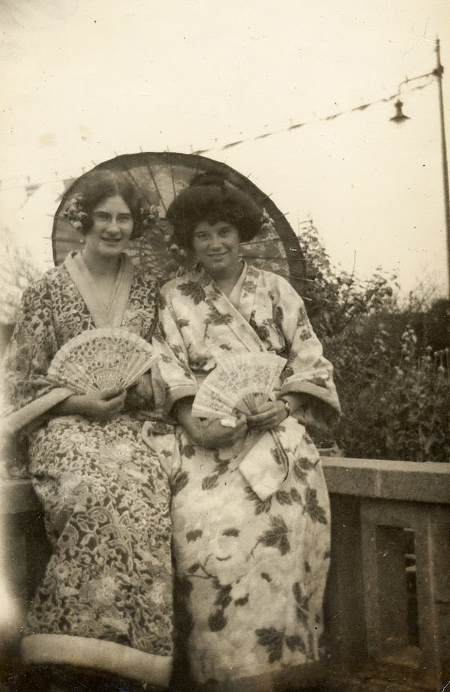 Adorable Vintage Photos of Western Women Wearing Kimonos in the Early 1900s