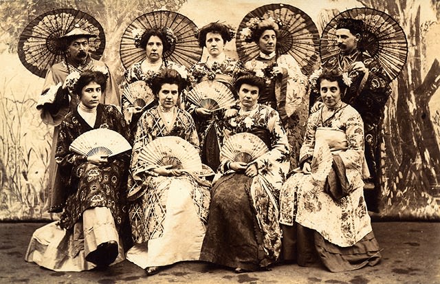 Adorable Vintage Photos of Western Women Wearing Kimonos in the Early 1900s