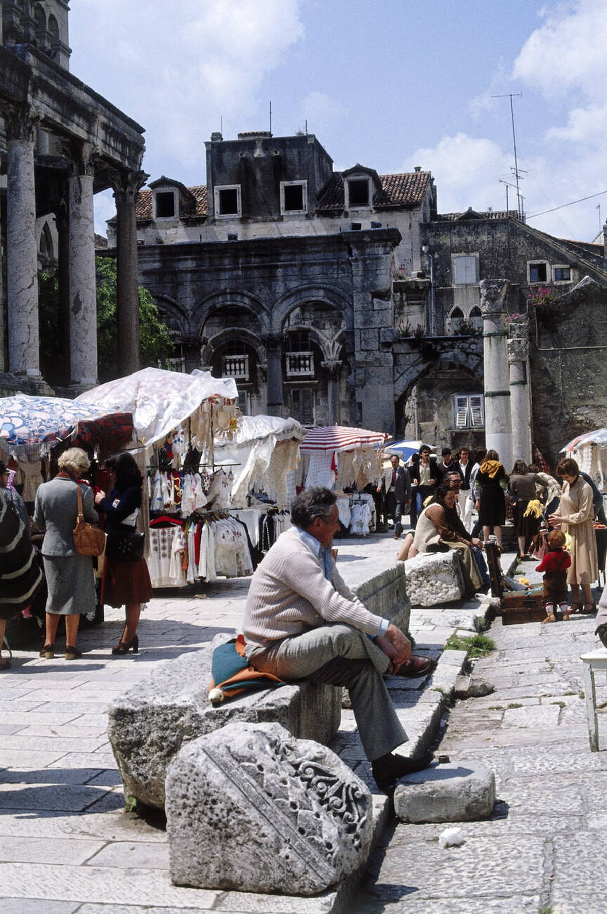 Market, hawkers in Split, June 1978.