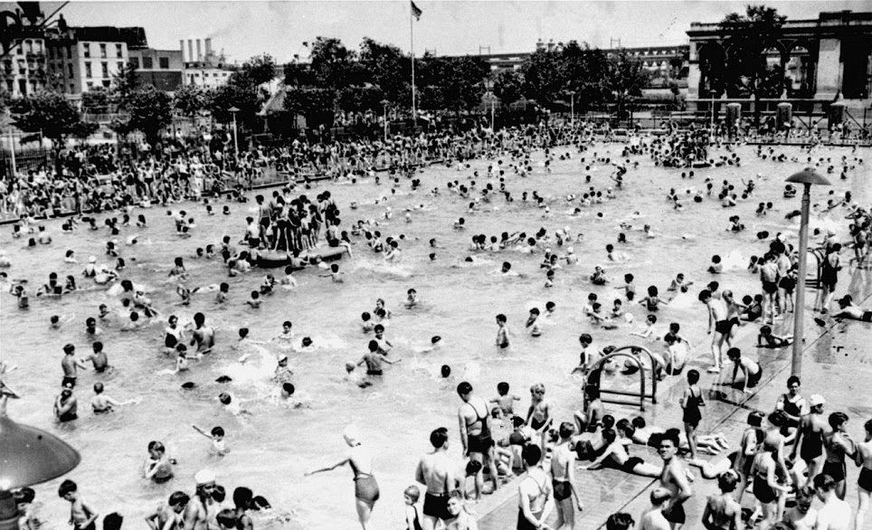 New Yorkers in Summer from the Past