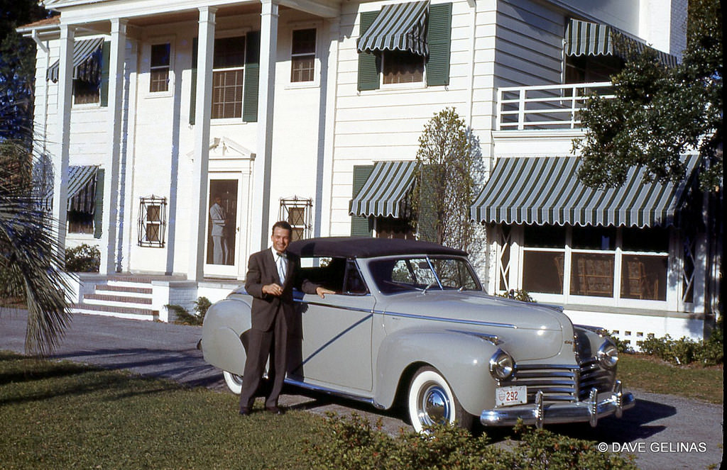 1941 Chrysler Convertible with a Jacksonville Navy NAS license plate, 1943