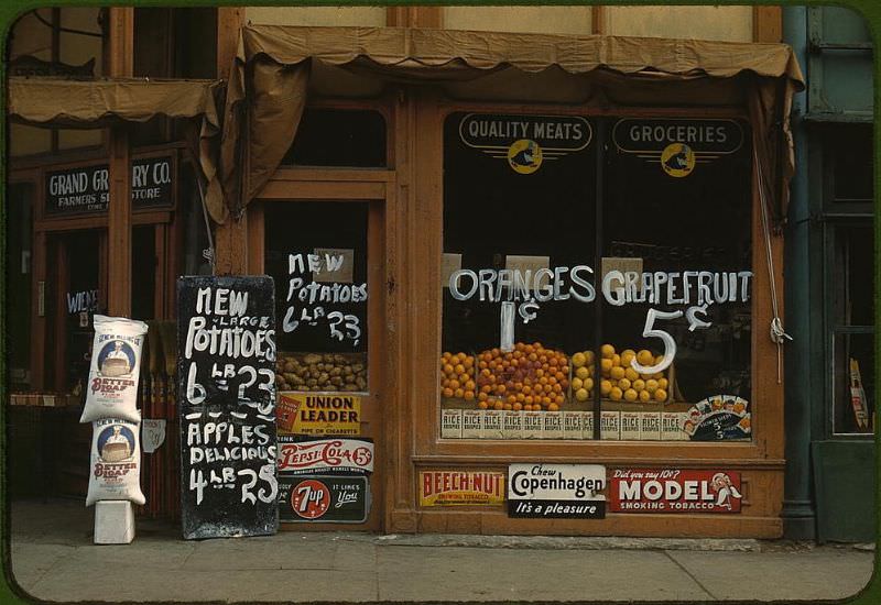Grand Grocery Co., Lincoln, Nebraska, 1940s