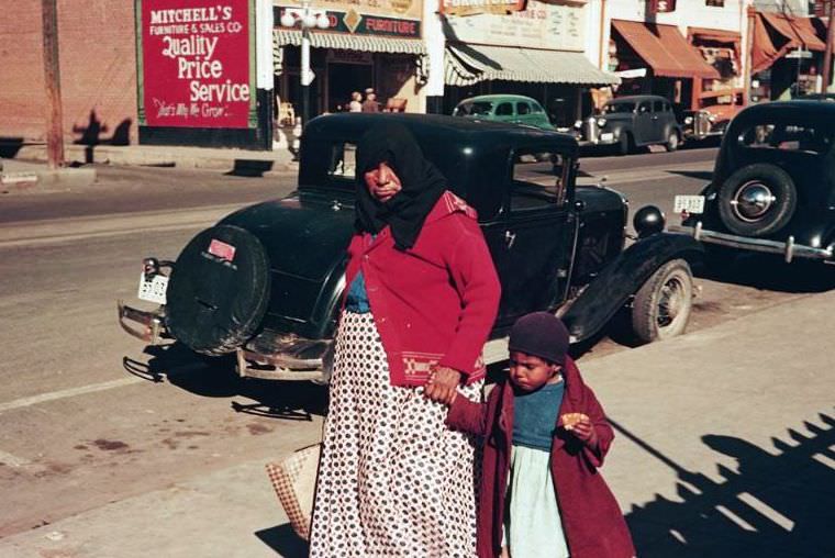 Tucson on Saturday afternoon, Arizona, 1940