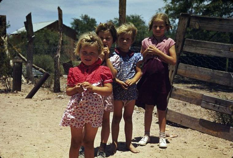 Little girls at Mammoth, Arizona, 1940