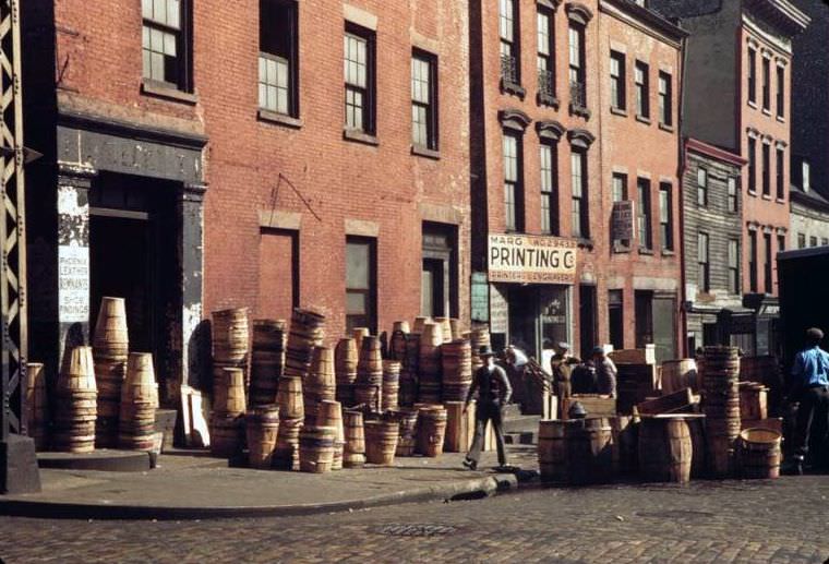 A busy corner of Pearl St. at noon, New York City, 1942