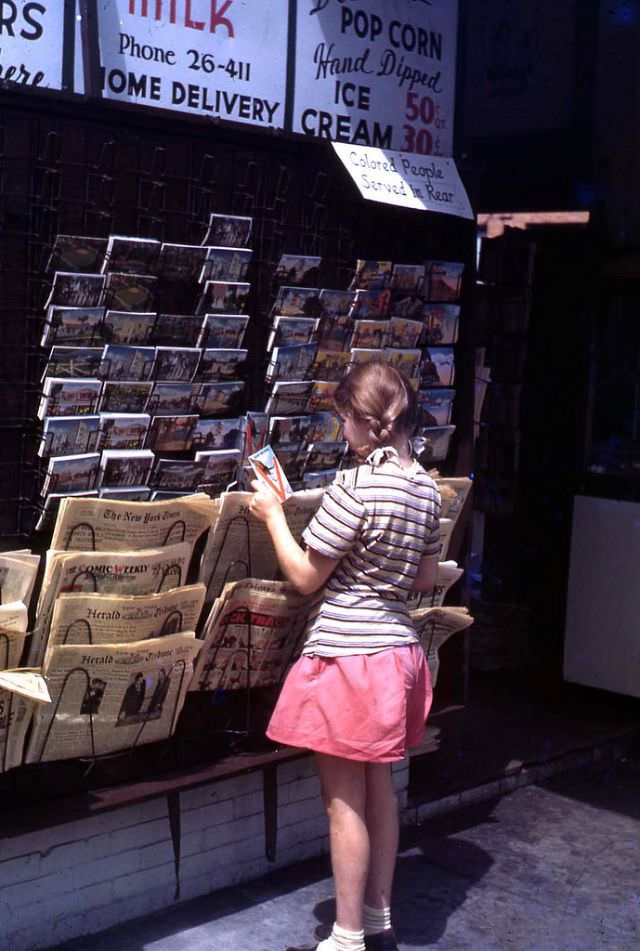 Newsstand in Lakeland, Florida, 1945