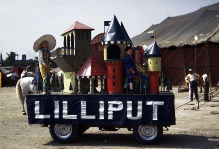 Liliput Float Circus, Chicago, Illinois, 1947
