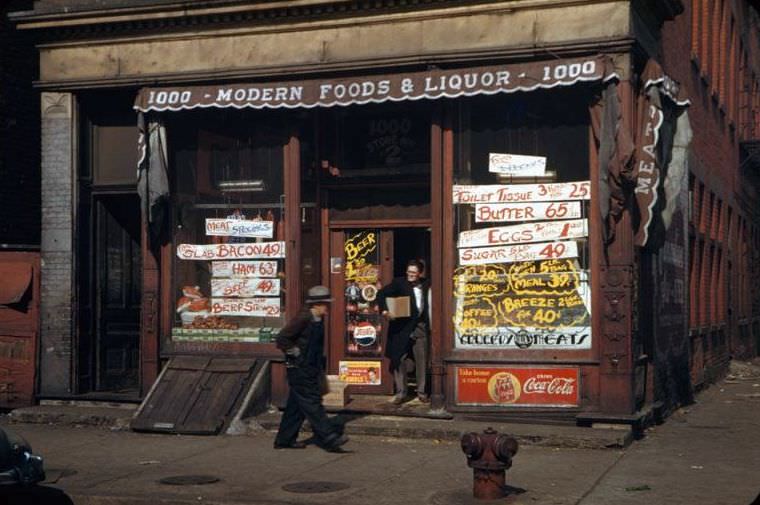 Food and drink store at 1000 Maxwell St., Chicago, Illinois, 1949