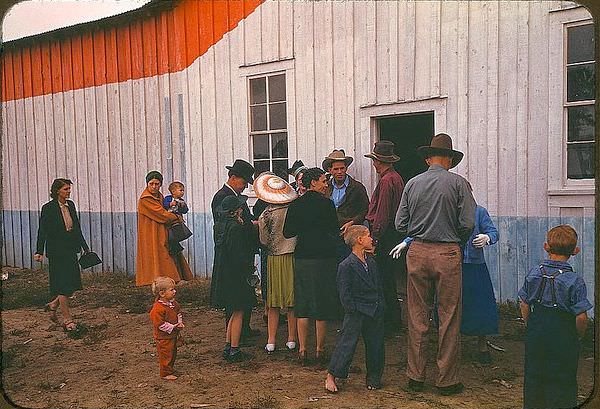 Group of homesteaders in front of the bean house which was used for exhibit hall at the Pie Town, New Mexico Fair, 1940