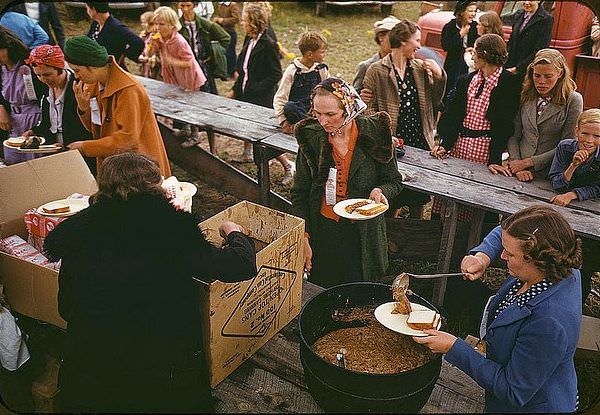 Serving pinto beans at the Pie Town, New Mexico Fair barbeque, 1940