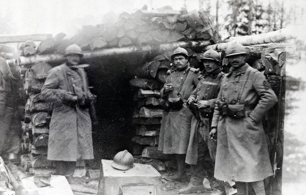 French and American troops holding a machine gun nest on the Dvina River in North Russia, 1918