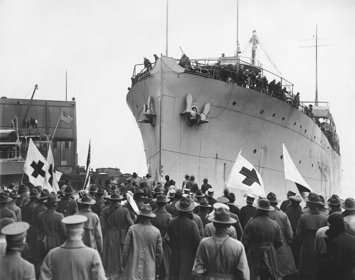 Members of the 332nd Infantry arriving at the Bush Terminal in New York, 1919
