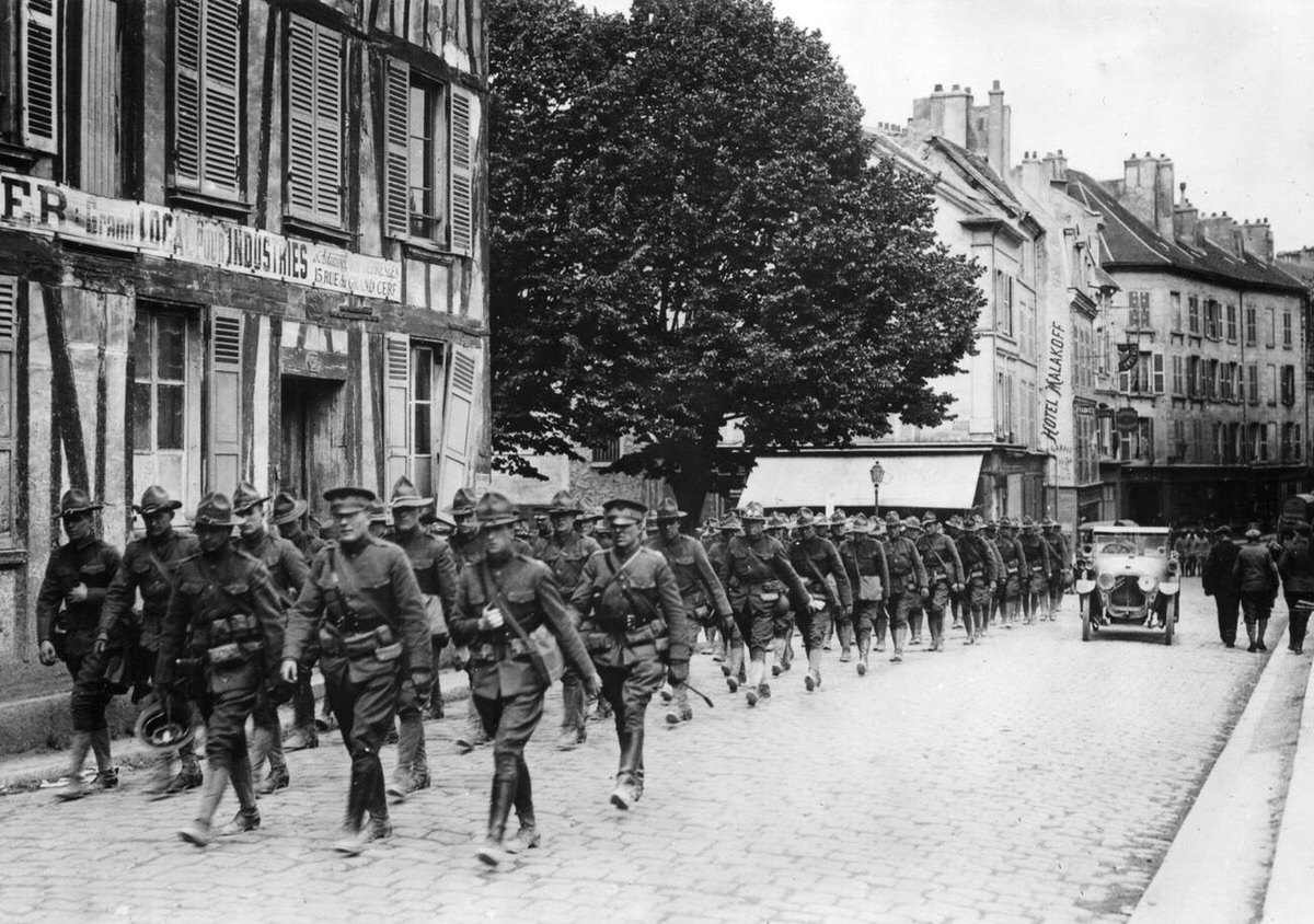 American division marching through a street, 1918