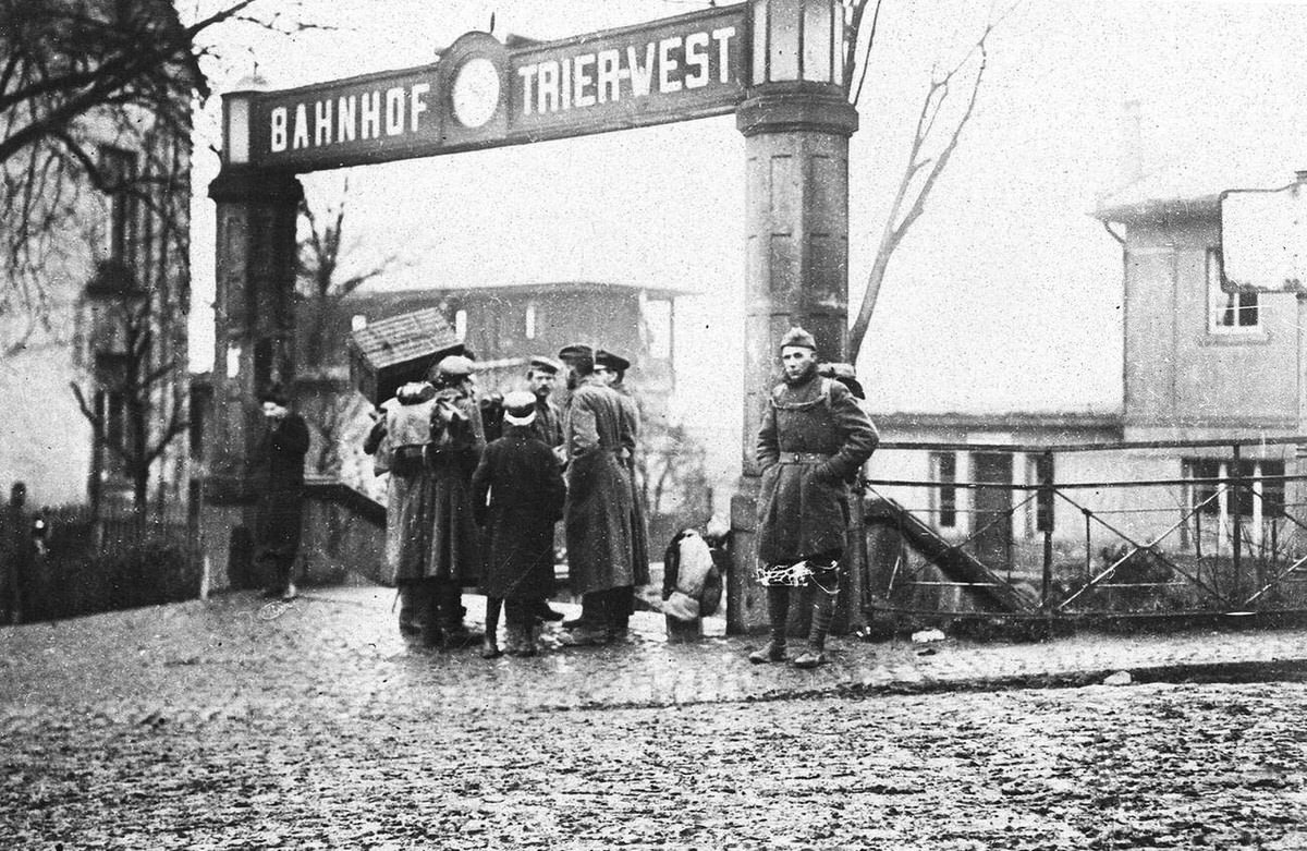 American Army of Occupation guarding a gate in Treves, Germany, 1919