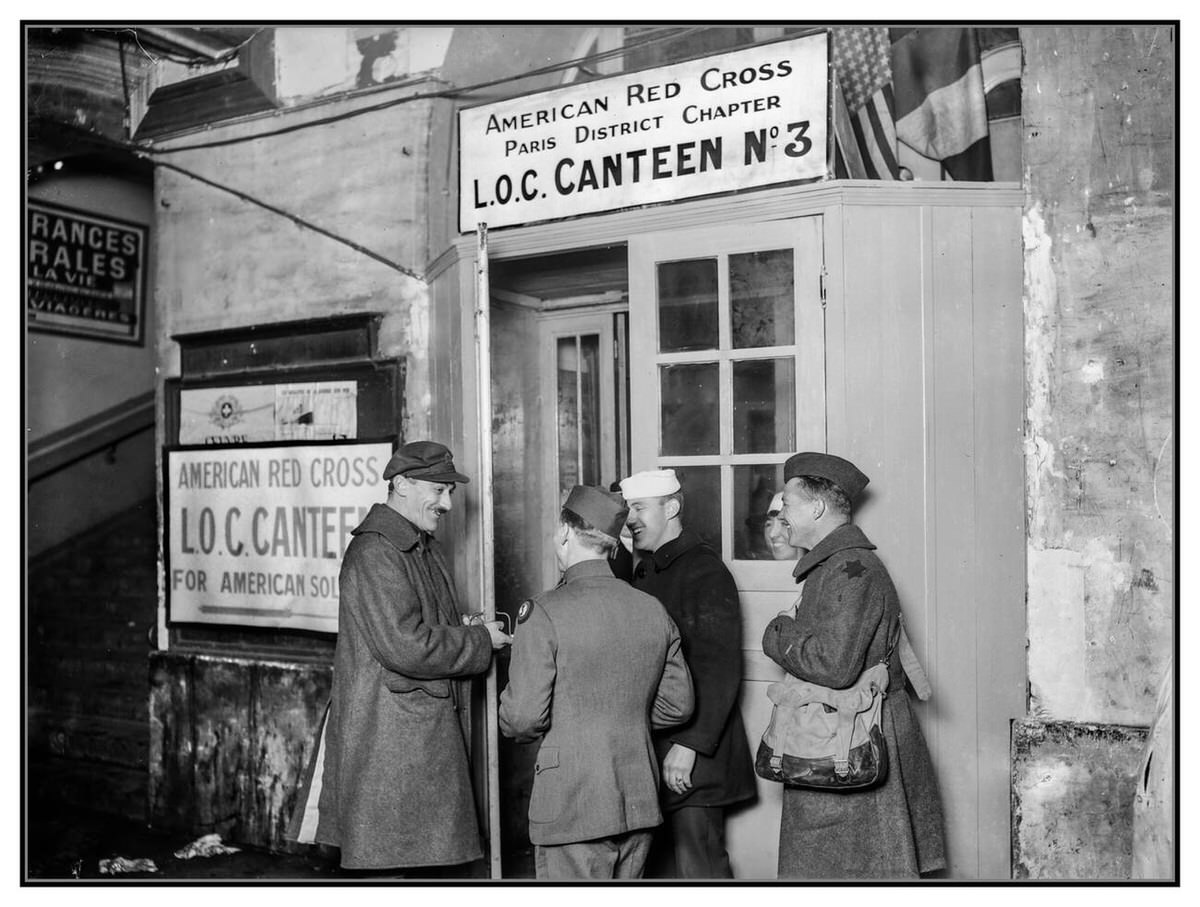 Entrance to the American Red Cross Canteen at Gare St. Lazare, Paris, 1915