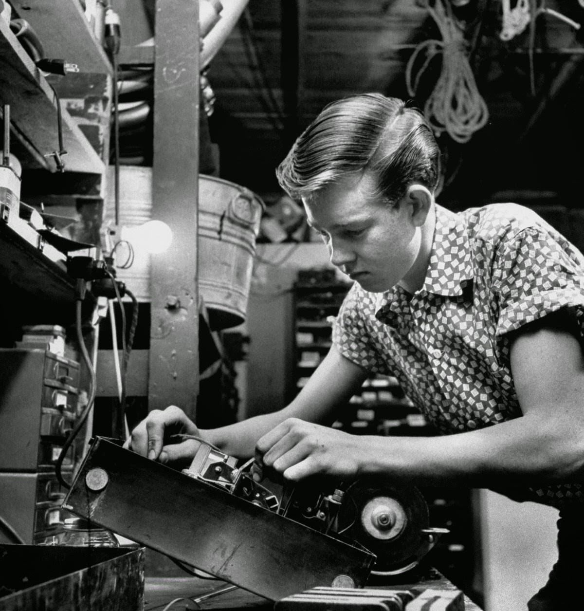 Jack Harris working as a part-time electrician, 1954